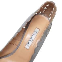 مملوكة مسبقًا Oscar De La Renta Grey Suede Pointed Toe Cut Out Pumps Size 40