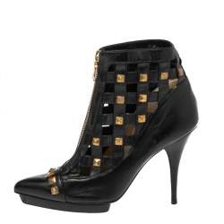 مملوكة مسبقًا Oscar de la Renta Black Laser Cut Leather Studded Booties Size 37