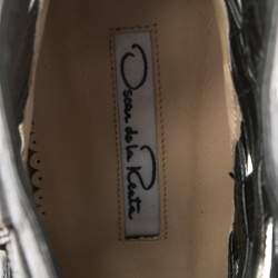 مملوكة مسبقًا Oscar de la Renta Black Laser Cut Leather Studded Booties Size 37