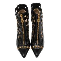 مملوكة مسبقًا Oscar de la Renta Black Laser Cut Leather Studded Booties Size 37