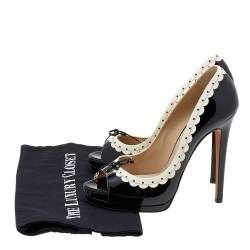 Pre Owned Oscar de la Renta Black/Cream Patent Leather Bow Peep Toe Pumps Size 40