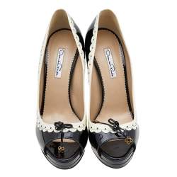 Pre Owned Oscar de la Renta Black/Cream Patent Leather Bow Peep Toe Pumps Size 40