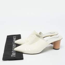 Pre Owned Oscar de la Renta Off White Patent Leather Pointed Toe Mules Size 40