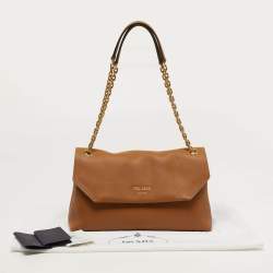 Pre Owned حقيبة كتف برادا جلد بني دوكس