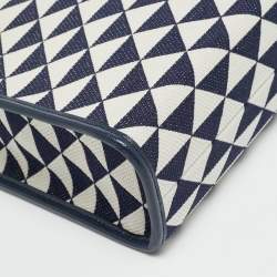 مملوكة مسبقًا حقيبة يد برادا سيمبول قماش جاكار مثلثي أزرق بحري/أبيض طباشيري صغيرة