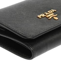 Pre Owned Prada Black Saffiano Lux Leather Compact Wallet