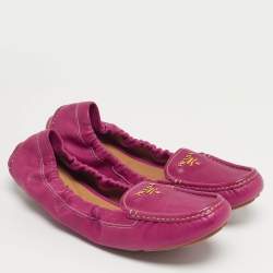 Pre Owned حذاء لوفرز برادا جلد زهري مع شعار مكشكش مقاس 35