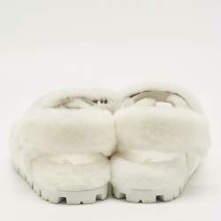 مملوكة مسبقًا Prada Size 39.5 White Shearling Fur Flat Sandals