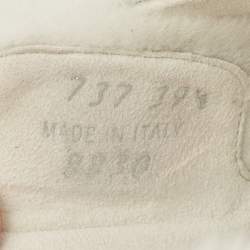 مملوكة مسبقًا Prada Size 39.5 White Shearling Fur Flat Sandals