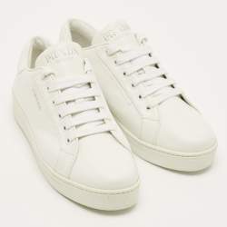 مملوكة مسبقًا حذاء رياضي برادا رباط علوي جلد أبيض مقاس 36.5