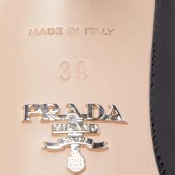 مملوكة مسبقًا Prada Black Saffiano Vernice Leather Bow Pointed Toe Mules Size 39