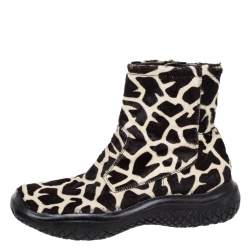 مملوكة مسبقًا حذاء رياضي برادا سبورت نقشة الفهد بني/أبيض شعر عجل بعنق مرتفع مقاس 39