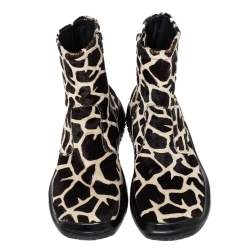 مملوكة مسبقًا حذاء رياضي برادا سبورت نقشة الفهد بني/أبيض شعر عجل بعنق مرتفع مقاس 39