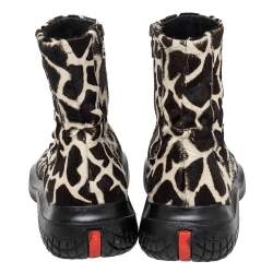 مملوكة مسبقًا حذاء رياضي برادا سبورت نقشة الفهد بني/أبيض شعر عجل بعنق مرتفع مقاس 39