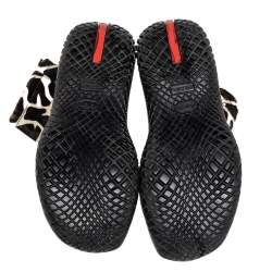 مملوكة مسبقًا حذاء رياضي برادا سبورت نقشة الفهد بني/أبيض شعر عجل بعنق مرتفع مقاس 39