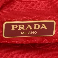 مملوكة مسبقًا Prada Red Nylon Crossbody Phone Case