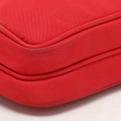 مملوكة مسبقًا Prada Red Nylon Crossbody Phone Case