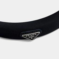 مملوكة مسبقًا طوق شعر برادا بتفاصيل شعار أسود