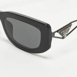 Pre Owned نظارة برادا سوداء SPR 14Y شعار مثلث مستطيلة