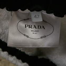 Pre Owned شورت برادا تيري مثلث الشعار أبيض مقاس متوسط - ميديم