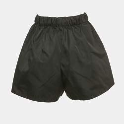 مملوكة مسبقًا Prada Black Triangle Enamel Logo Re-Nylon Shorts S