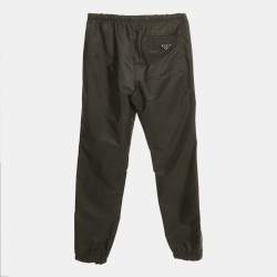 Pre Owned بنطل ون رياضي برادا نايلون أسود بشعار مثلث مقاس صغير - سمول