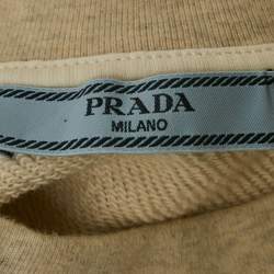 Pre Owned سويت شيرت برادا قطن رمادي بشعار مطرّز كروب صغير جدًا (إكس سمول)