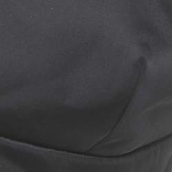 Pre Owned بريفيون برادا رينايلون أسود بتفاصيل شعار مثلثي من المينا بمقاس متوسط (ميديم)