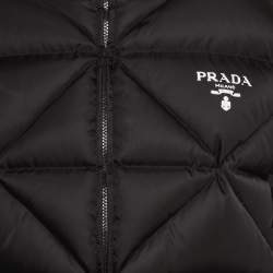 Pre Owned جاكي ت مبطن قصير برادا نايلون معاد تدويره أسود مقاس متوسط (ميديام)