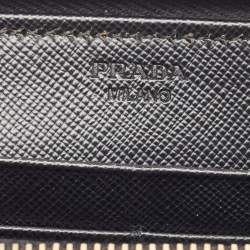 مملوكة مسبقًا Prada Black Saffiano Lux Leather Zip Continental Wallet