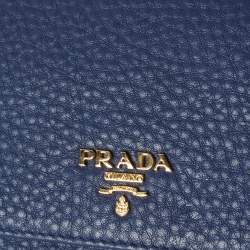 مملوكة مسبقًا Prada Navy Blue Vitello Grain Leather Logo Flap Wallet On Chain