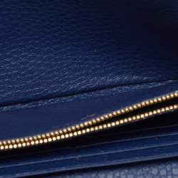 مملوكة مسبقًا Prada Navy Blue Vitello Grain Leather Logo Flap Wallet On Chain