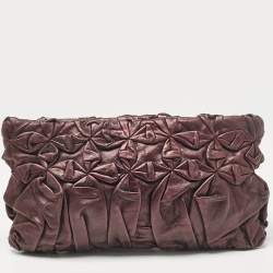 مملوكة مسبقًا Prada Purple Mirtillo Pleated Leather Clutch