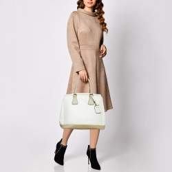 مملوكة مسبقًا Prada White/Khaki Saffiano Leather Parabole Tote