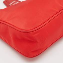 Pre Owned Prada Red Nylon Re-Edition 2000 Bag