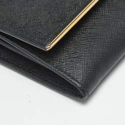 مملوكة مسبقًا حقيبة كلتش برادا جلدة سافيانو لوكس سوداء بشريط معدني