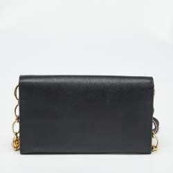 مملوكة مسبقًا حقيبة كلتش برادا جلدة سافيانو لوكس سوداء بشريط معدني