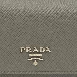 Pre Owned محفظة برادا ثلاثية الطي جلد سافيانو رمادية