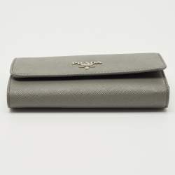 Pre Owned محفظة برادا ثلاثية الطي جلد سافيانو رمادية