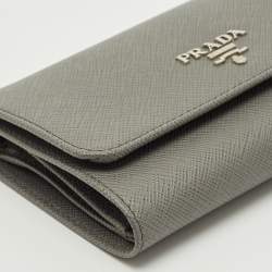 Pre Owned محفظة برادا ثلاثية الطي جلد سافيانو رمادية