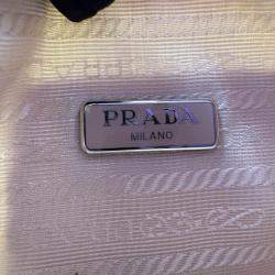 Pre Owned Prada Light Pink Nylon Re-Edition 2005 Shoulder Bag