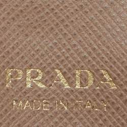 Pre Owned حافظة بطاقات برادا جلد سافيانو معدني بيج قابلة للطي