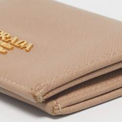 Pre Owned حافظة بطاقات برادا جلد سافيانو معدني بيج قابلة للطي