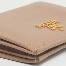 Pre Owned حافظة بطاقات برادا جلد سافيانو معدني بيج قابلة للطي