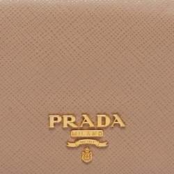 Pre Owned حافظة بطاقات برادا جلد سافيانو معدني بيج قابلة للطي