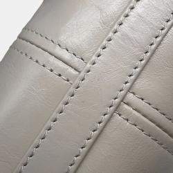 مملوكة مسبقًا حقيبة كتف برادا بوني جلد أبيض بحجم صغير