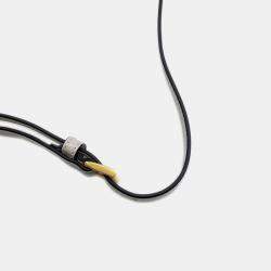 مملوكة مسبقًا حقيبة كتف برادا بوني جلد أبيض بحجم صغير