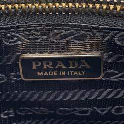 مملوكة مسبقًا حقيبة كتف برادا بوني جلد أبيض بحجم صغير