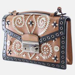 مملوكة مسبقًا حقيبة كروس برادا باتينا مطرزة سافيانو سوداء/بنية