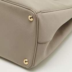 Pre Owned حقيبة برادا جلد سافيانو رمادي كبيرة بسحاب مزدوج